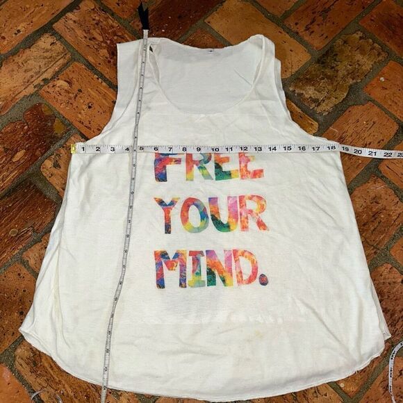 Free Your Mind Pineapple Tank - Picture 6 of 7